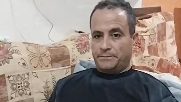 حبس نجل عاملة 15 يومًا وإخلاء سبيل والدته بكفالة في واقعة الاعتداء على مدير مدرسة أبو رسوة بمطروح