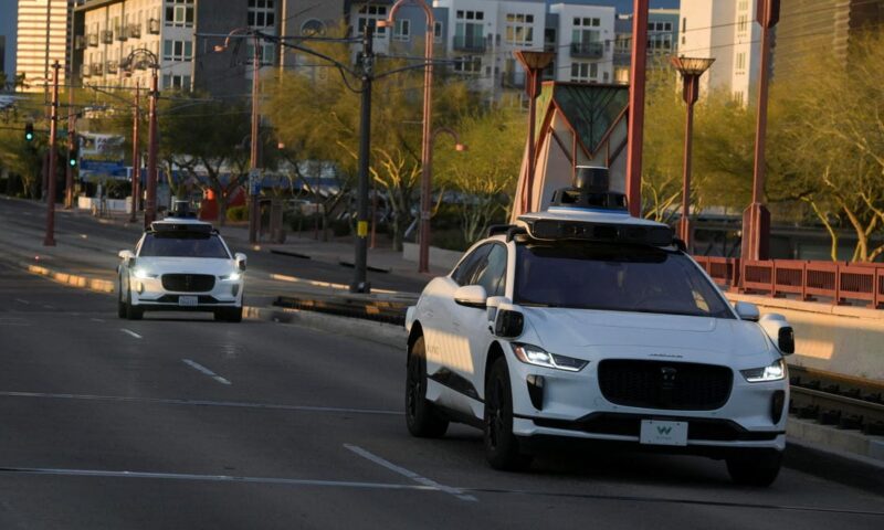 العواصف الشمسية تهدد السيارات ذاتية القيادة.. GPS انحرف 10 أمتار