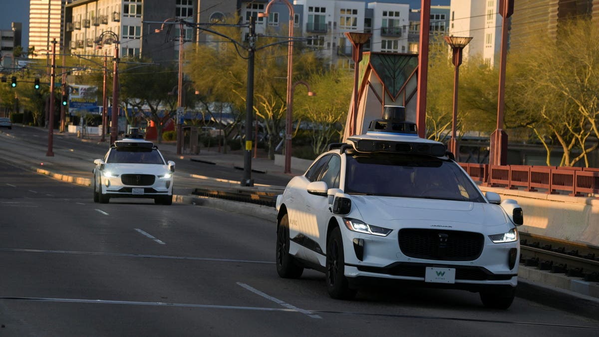 العواصف الشمسية تهدد السيارات ذاتية القيادة.. GPS انحرف 10 أمتار