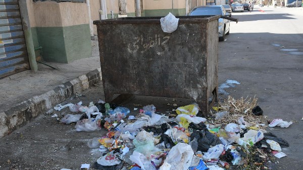 خلال جولة ميدانية.. محافظ بورسعيد يستدعي شركة النظافة بسبب تدني مستوى الخدمات بعدد من الشوارع