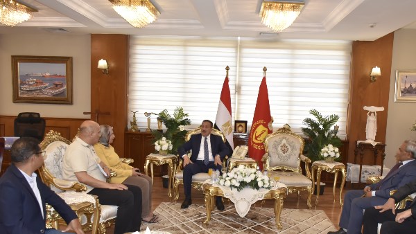 محافظ بورسعيد يستقبل ممثلي الهيئة العامة لتعاونيات البناء والإسكان لبحث سبل التعاون