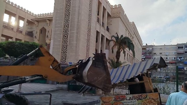 حملة مكبرة بزهور بورسعيد لإزالة الإشغالات والتعديات بمنطقة التعاونيات
