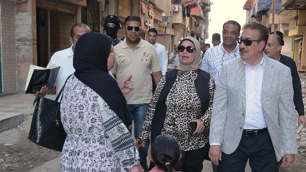 محافظ بورسعيد يتفقد أعمال تطوير ورفع كفاءة لـ43 عمارة سكنية بمنطقة أبو بكر الصديق ببورفؤاد