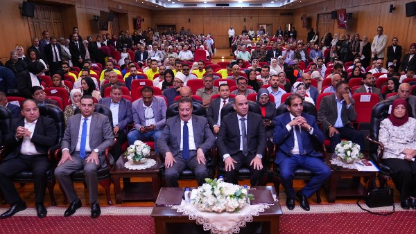 وزير العمل ومحافظ بورسعيد يطلقان مبادرات لدعم التشغيل والسلامة وتمكين الشباب