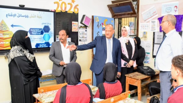 مدير مديرية التعليم ببورسعيد يشيد بجاهزية وانتظام الدراسة بمدرسة الزهراء الرسمية لغات