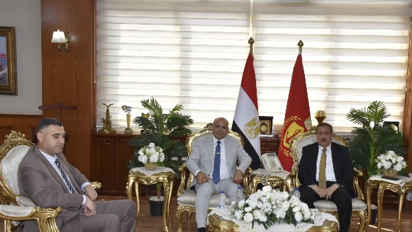 محافظ بورسعيد يستقبل مدير المكتب الفني لمساعد وزير العدل للشهر العقاري لبحث تطوير منظومة العمل
