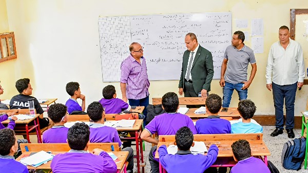 مدير تعليم بورسعيد يتابع انتظام الدراسة خلال جولات ميدانية