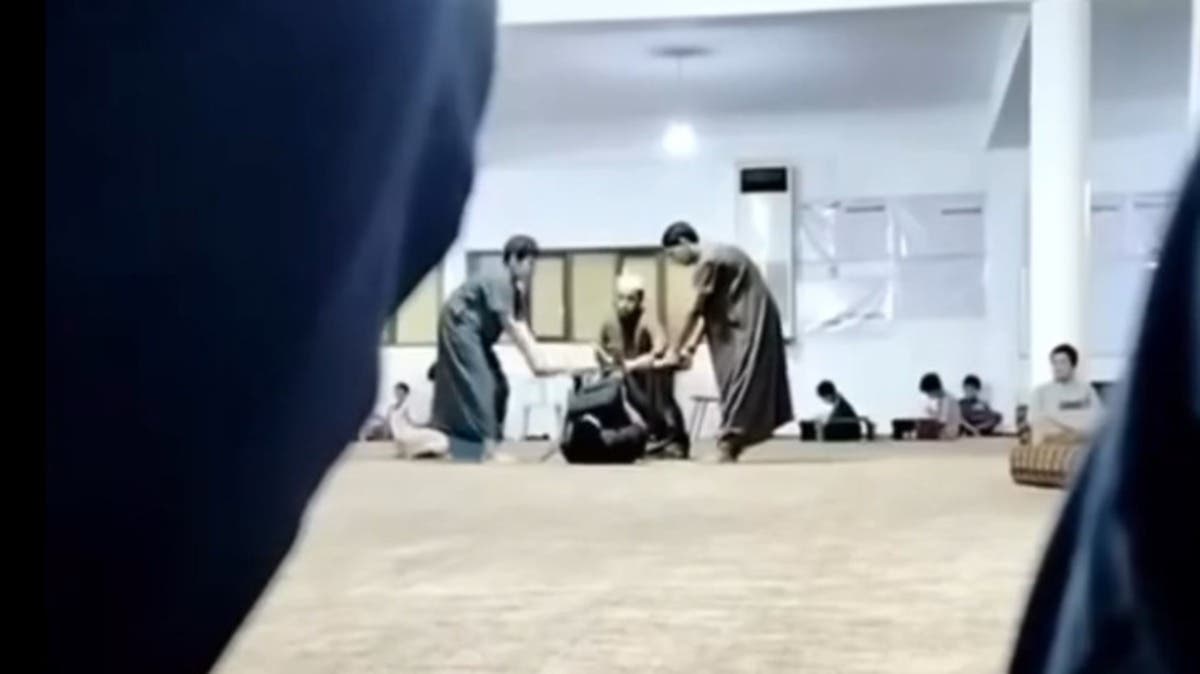 ضرب مبرح لطفل داخل مركز لتحفيظ القرآن .. مشهد يغضب الليبيين