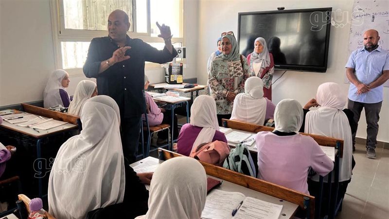 مدير تعليم مطروح يفاجئ مدارس سيدي عبدالرحمن بزيارة لمتابعة انتظام الدراسة