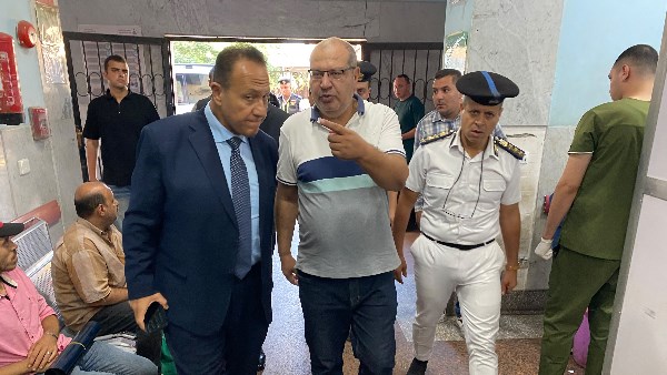 مدير أمن دمياط يتوجه للمستشفى للاطمئنان على 7 مصابين في حادث تصادم بالطريق الدولي الساحلي