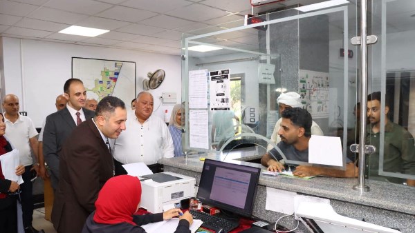 محافظ دمياط يتفقد المركز التكنولوجي لخدمة المواطنين ويتابع انتظام العمل به