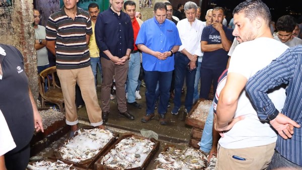 محافظ دمياط يزور عزبة البرج ويتفقد حلقة السمك ومصنع الثلج