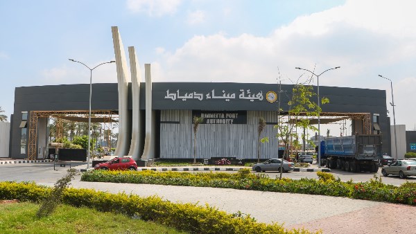 تداول 25 سفينة حاويات وبضائع عامة بميناء دمياط
