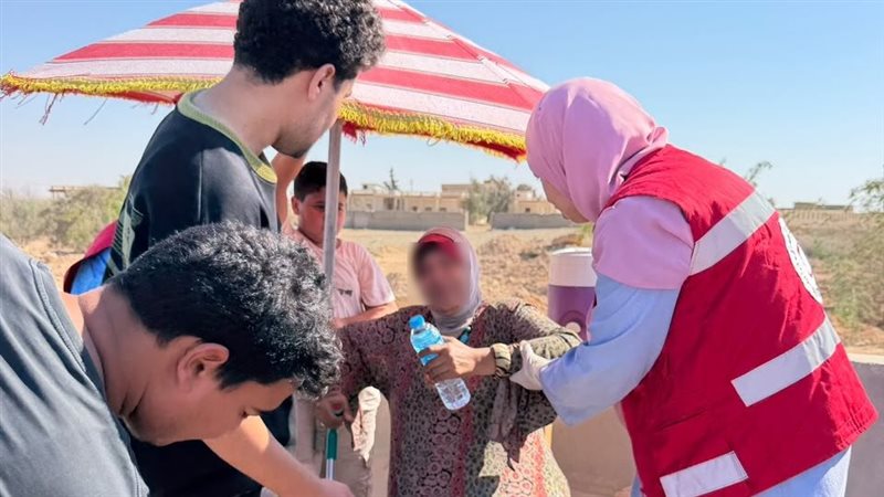 انقلاب أتوبيس بعد اصطدامه بحفار في مطروح والهلال الأحمر يوجه فرق طوارئ لموقع الحادث