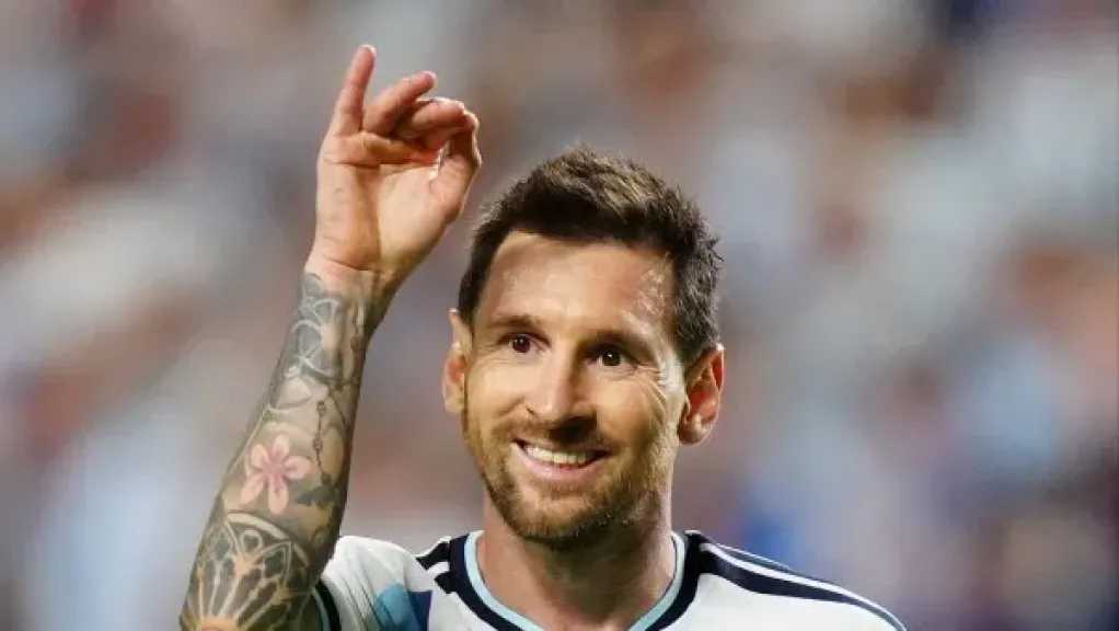 اعتزال ميسي الدولي يشعل رسائل الوداع.. إنفانتينو ودي ماريا ونجوم الأرجنتين يحتفون بالأسطورة