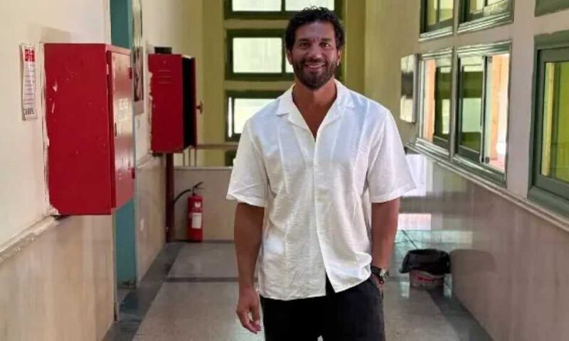 حسن الرداد يلتقي طلاب معهد الفنون المسرحية ويوجه لهم نصائح مهمة