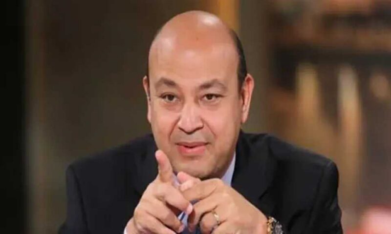 عمرو أديب يحذر مذيعًا شابًا من الغرور: «الشاشة خطر على وجودك وحياتك»