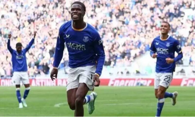 إيفرتون يواصل سجله الخالي من الهزائم بالفوز على إيبسويتش تاون