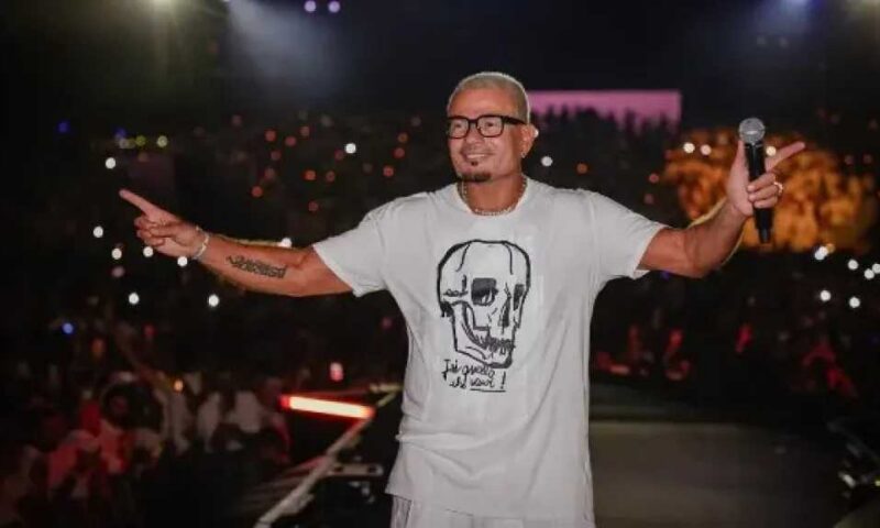 عمرو دياب يتألق في حفل غنائي بالعقبة ويواصل نجاح «لولا البنات»