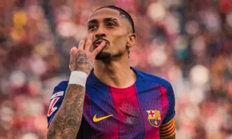 رافينيا يحطم رقم ميسي وينفرد بصدارة هدافي الدوري الإسباني