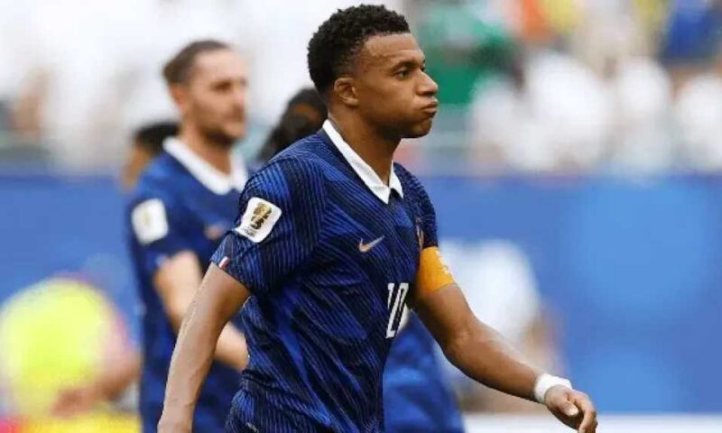 مبابي يغيب عن مران منتخب فرنسا بسبب الإنفلونزا