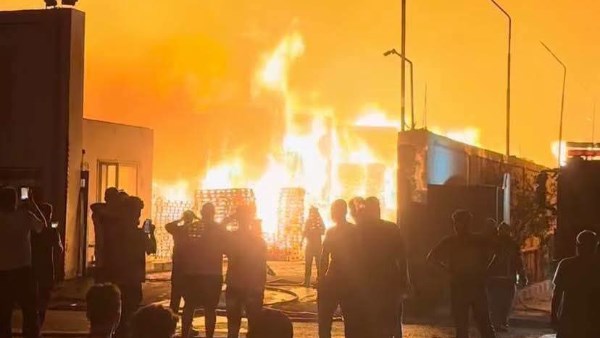 مدير أمن القليوبية ينتقل إلى موقع حريق مصنع كرتون في العبور