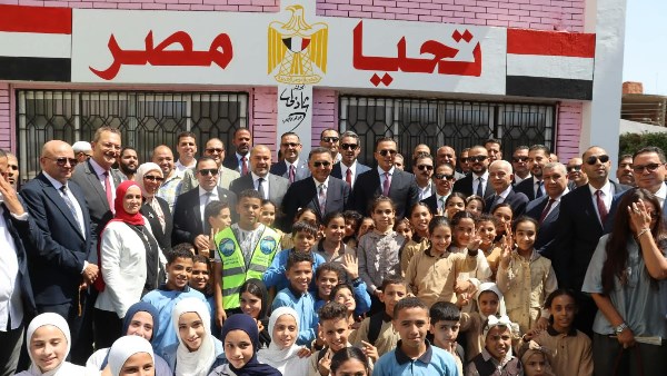 محافظ القليوبية وقيادات حزب مستقبل وطن يتفقدون تطوير ورفع كفاءة إحدى المدارس بالخانكة