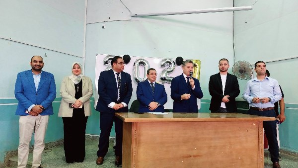 نائب رئيس جامعة بنها لشئون خدمة المجتمع وتنمية البيئة يتفقد سير العملية التعليمية