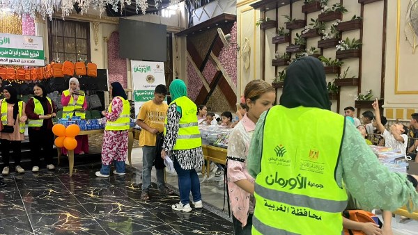 توزيع شنط وأدوات مدرسية على 500 طالب من الأيتام وغير القادرين بالغربية