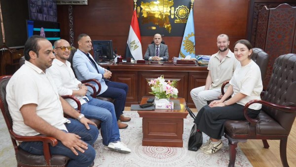 محافظ الغربية يناقش مع «اليونيدو» ومشروع «تجارة» تطوير تكتلي عسل النحل والملابس الجاهزة والمنسوجات.. رفع قدرة الشركات على المنافسة والنفاذ للأسواق
