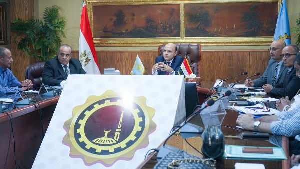 محافظ الغربية يترأس اجتماعًا موسعًا لمواجهة نوبات تلوث الهواء الحادة «السحابة السوداء»