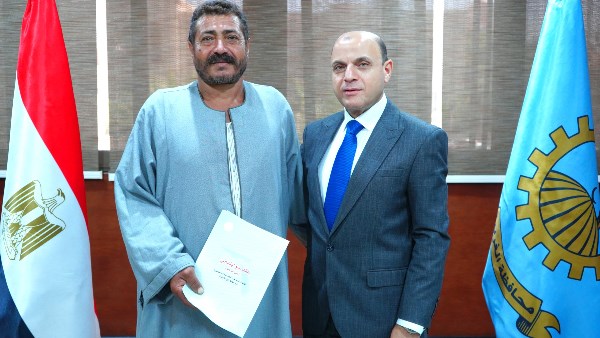 محافظ الغربية يسلم 7 عقود تقنين لأراضي أملاك الدولة للمستفيدين عبر المنصة الوطنية