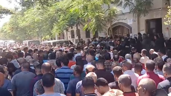 الحزن يخيم على طنطا.. أهالي عوارة يودعون جثمان تاجر خردة ضحية عاطل