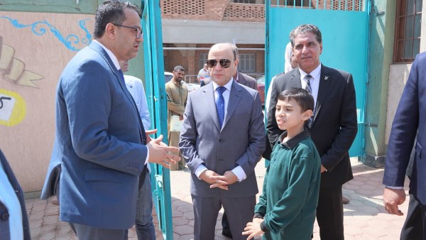 محافظ الغربية وسط المزارعين: إحنا موجودين علشان نخدمكم