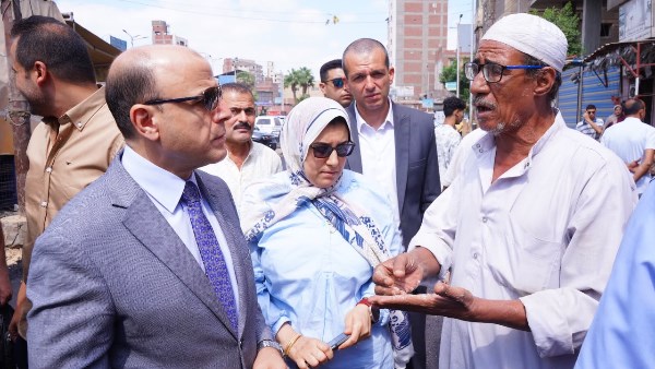 إحنا موجودين علشانكم.. محافظ الغربية يستمع لمطالب أهالي قطور وطنطا ويوجه بسرعة الاستجابة لها