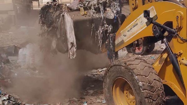 رفع 630 طنًا من بؤر المخلفات بالغربية.. والمحافظ يتابع أعمال النظافة بمحيط المدارس والجامعات