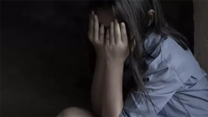 لم يكن فاقدا للإدراك.. حيثيات سجن عاطل بتهمة هتك عرض طفلة في الساحل