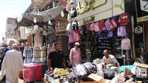 حملات مكبرة لإزالة الإشغالات والتعديات بشوارع الشرقية لإعادة الانضباط والسيولة المرورية