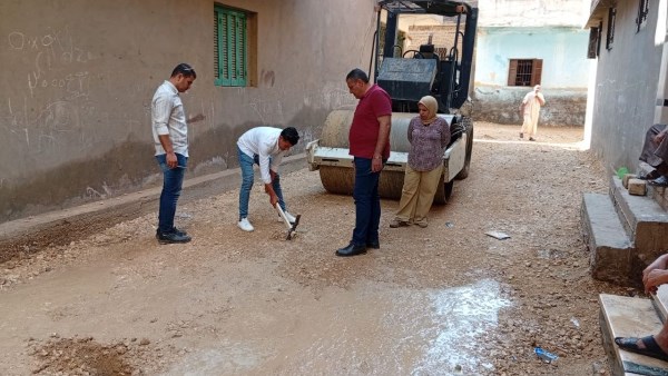 بتكلفة 3 ملايين جنيه.. رصف شوارع مدينة مشتول السوق بالإنترلوك