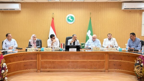 محافظ الشرقية يوجه بإبرام عقود للجادين في تقنين أوضاعهم بأراضي أملاك الدولة