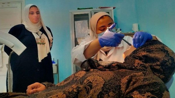 ضمن مبادرة حياة كريمة.. قافلة أكياد البحرية في فاقوس بالشرقية تقدم الخدمة لـ 2600 مريض