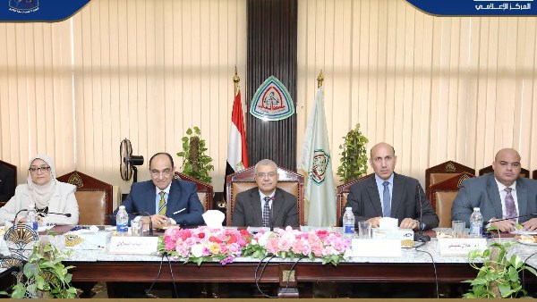 مجلس جامعة الزقازيق يقرر صرف حافز إثابة 3000 جنيهاً لجميع العاملين