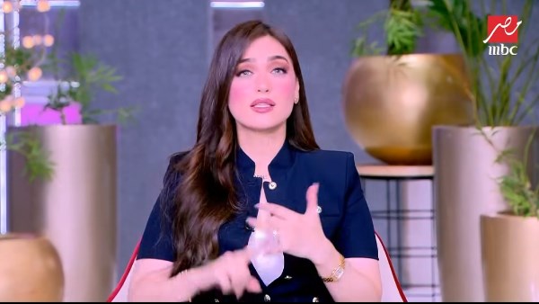 ياسمين عز تنتقد مظهر أولياء الأمور أمام المدارس: «عيب يا مدام»