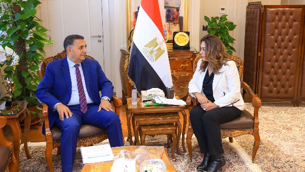 وزيرة التنمية المحلية تتابع مع محافظ القليوبية الموقف التنفيذي لمشروعات الخطة الاستثمارية