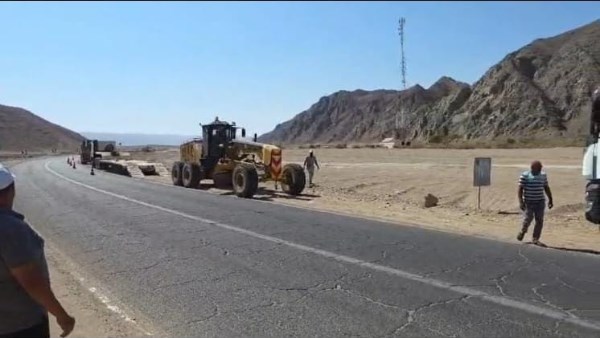التطوير مستمر.. الطرق والكباري تنفي سوء حالة طريق قفط القصير