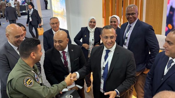في ختام معرض العلمين.. إقبال متواصل على جناح «القابضة للمطارات» .. صور