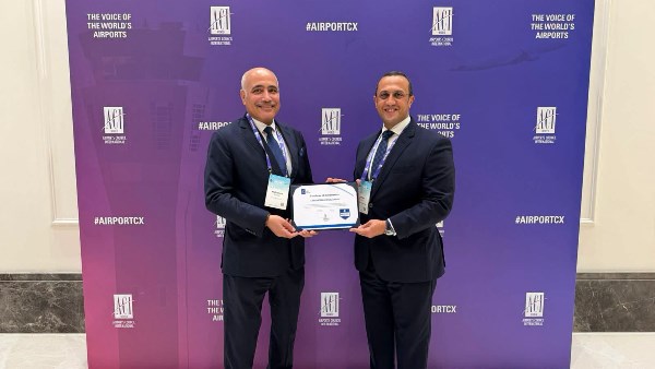 مطار القاهرة يتسلم شهادة اعتماد الجاهزية الصحية والسلامة العامة من ACI World