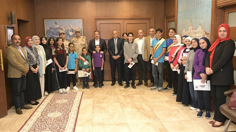 محافظ بورسعيد يكرم المتفوقين في مسابقة «فرسان القراءة» (صور)