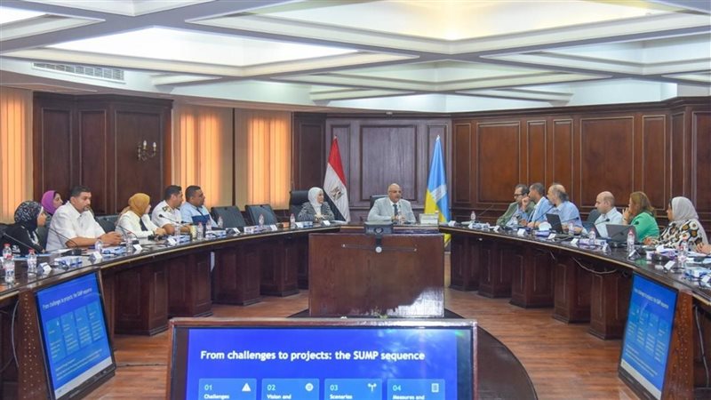محافظ الإسكندرية يترأس اجتماعًا لبحث إعادة هيكلة منظومة النقل الحضري المستدام بالمحافظة