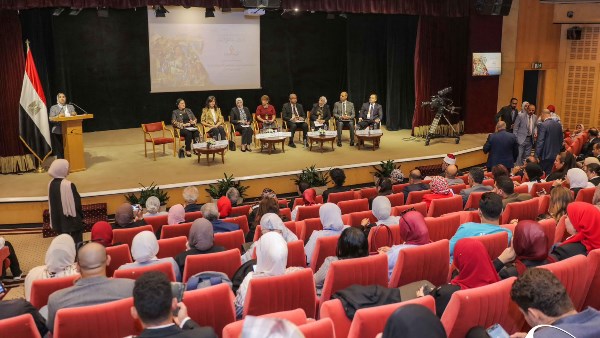 بحضور رموز المجتمع.. جلسة نقاشية هامة عن “استراتيجيات تعزيز الهوية بين الأسرة والمدرسة والمجتمع المدني”